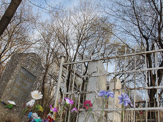 Еще недавно наша страна была государством атеистов. Все кругом казалось просто и однозначно. 