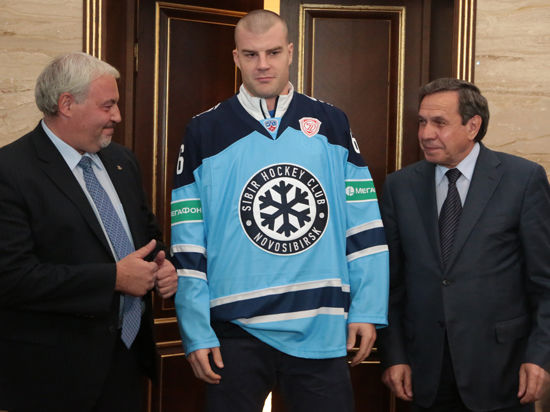 Хоккейный клуб «Сибирь», еще недавно заявлявший о финансовых трудностях, получил поддержку области и шансы на выход в плей-офф
