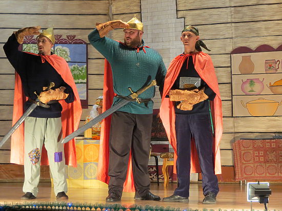 Осужденные барнаульской колонии показали мюзикл «Три богатыря»