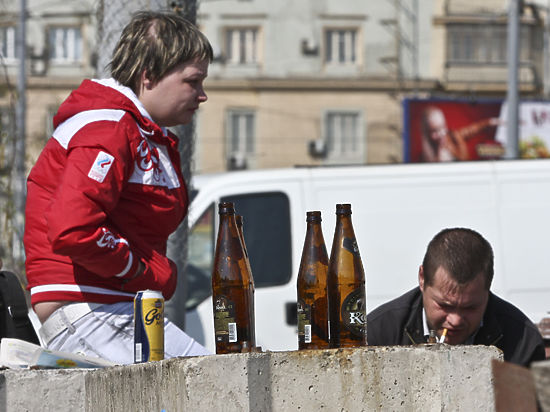 Продавать спиртное в России могут запретить людям до 21 года
