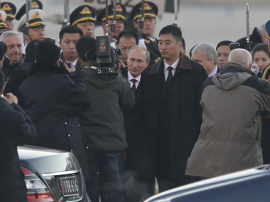 Путин в Пекине проведет ряд переговоров, контакты с Обамой возможны "на ногах"