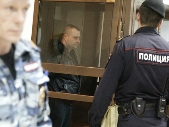 Навсегда отправить за решетку решил вчера Московский городской суд лидера одной из самых кровавых столичных банд разбойников и убийц