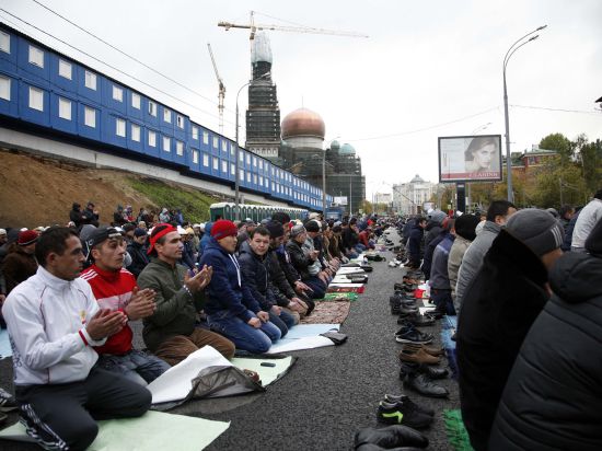 В Московскую соборную мечеть верующие начали приходить еще в 6 часов утра