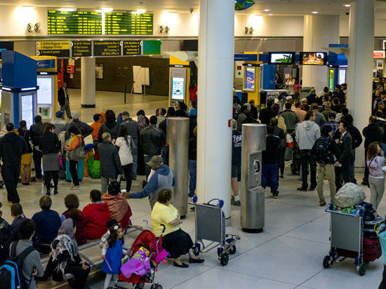 Усиленные меры безопасности в воскресенье были введены в пяти американских аэропортах