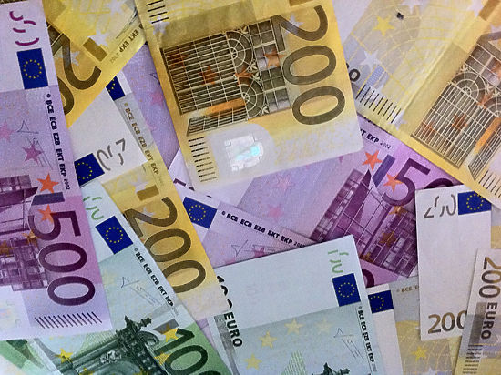 Биржевой курс европейской валюты поднялся сразу на 86 копеек — до 55,49 рубля