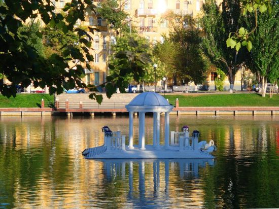 Лебединое озеро астрахань фото