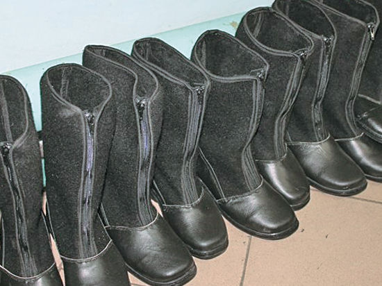 Для российских заключенных изобрели особую обувь