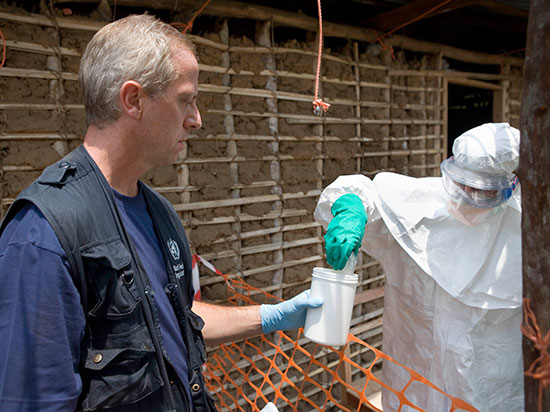 Всемирная организация здравоохранения пока не планирует вводить ограничения на международные поездки в страны, где сегодня молниеносно распространяется лихорадка Эбола.