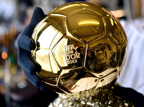 За главную индивидуальную футбольную награду поборются форварды "Реала" и "Барселоны", а также голкипер "Баварии"
