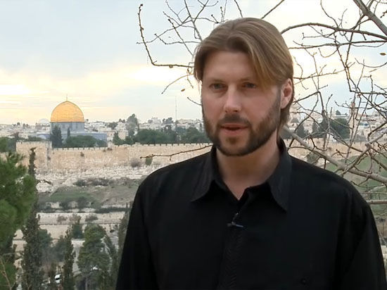 Но слушание дела об экстрадиции может занять полгода