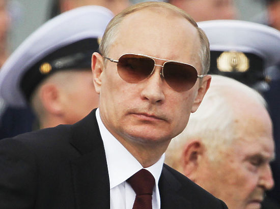 Пресс-секретарь президента РФ уверен, что странам Запада выгодно "придушить" Россию экономически