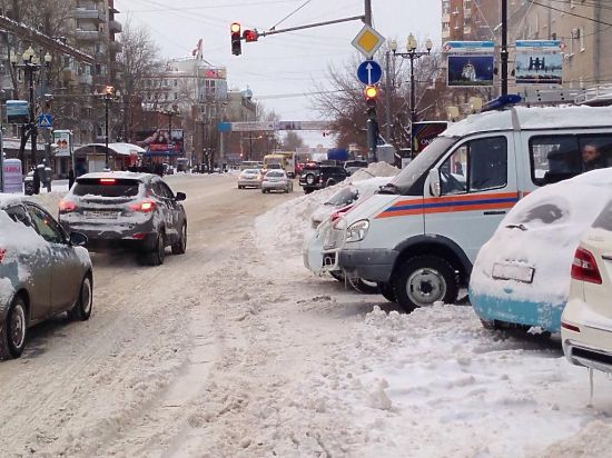 В районе скопления машин спасателями МЧС России был развернут городок жизнеобеспечения для водителей 
