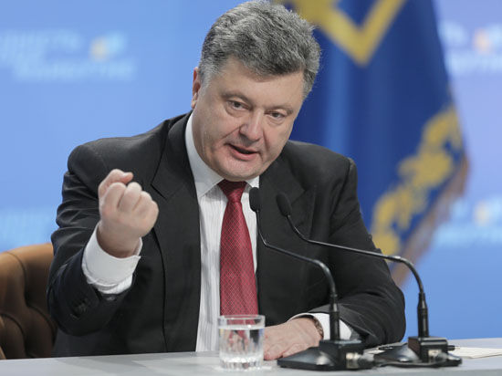 Президент Украины пообещал очистить госаппарат "от агентов КГБ и верхушки Партии регионов"