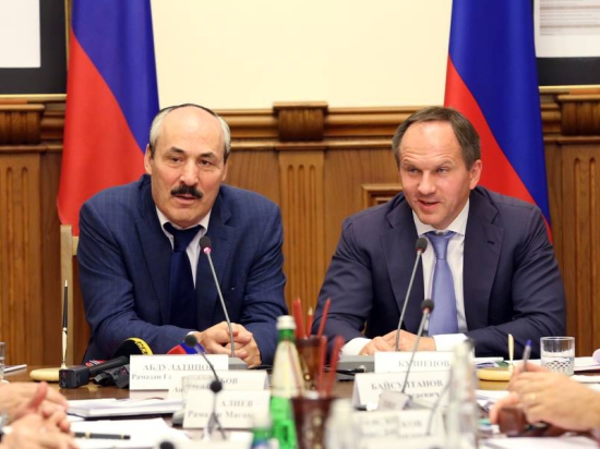 Глава Дагестана и министр РФ по делам Северного Кавказа  провели совещание, на котором обсудили вопросы социально-экономического развития республики