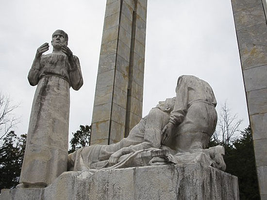 Почему о военных памятниках  мы вспоминаем только  ко Дню Победы?