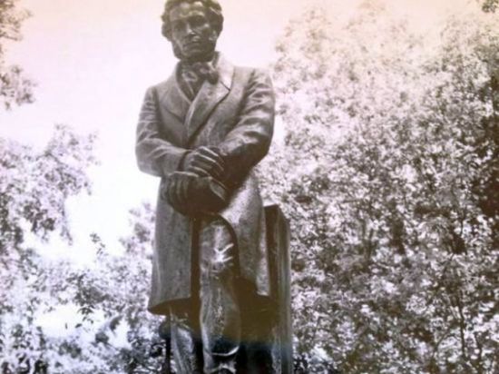 Хабаровские скульпторы не принимали идею реставрации существующего памятника Пушкину, не усмотрев в нем художественной ценности