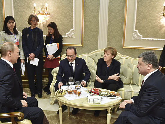 Порошенко выбегал из комнаты, Путин ломал карандаш, Меркель поджимала губы

