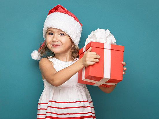 Нелегкое это время – Новый Год: наряди себя, наряди елку, не забудь в слишком радостном настроении про работу и, конечно, обязательная ежегодная история про подарки