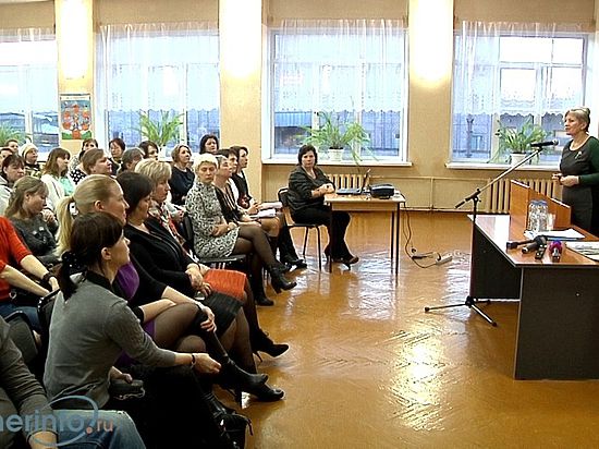 В Череповце состоялось выездное собрание о реорганизации начальной школы-детского сада № 58, которую посещают чуть более 100 детей с нарушениями зрения.