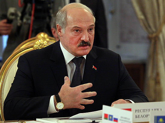 Ранее президент Белоруссии потребовал от правительства ввести расчеты с Россией в долларах или евро