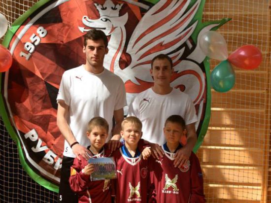 Футболисты «Рубина» провели мастер-класс для казанских школьников 