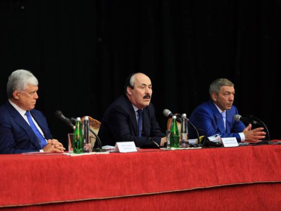 Итоги социально-экономического развития республики за прошлый год обсудили на расширенном заседании правительства Дагестана 