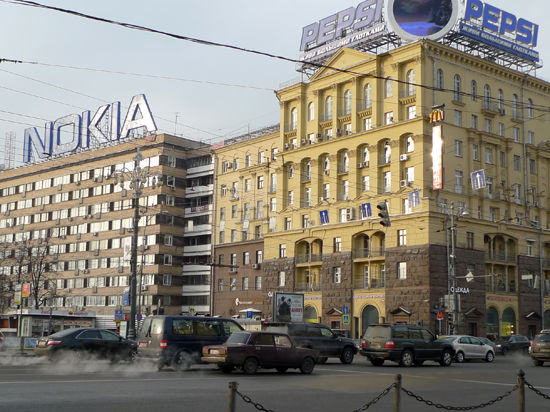 Организовать дополнительные наземные пешеходные переходы через Пушкинскую площадь для удобства горожан предлагают столичным властям активисты фонда «Городские проекты»