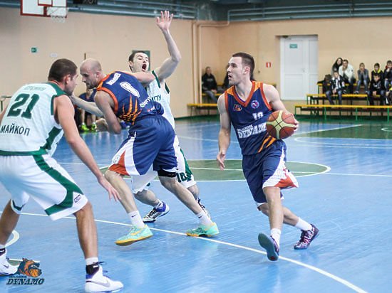 Баскетболисты челябинского «Динамо» занимают первое место в турнирной таблице