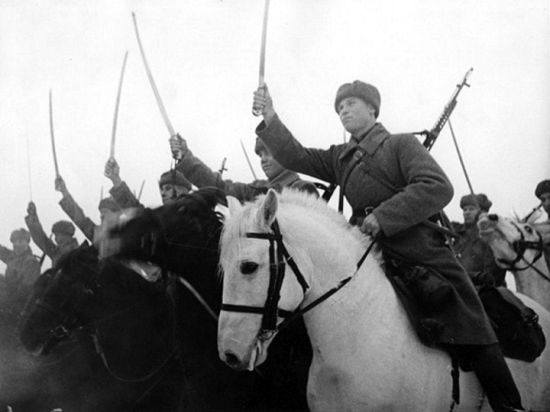 Казахстанцам хорошо известно о подвиге бойцов Панфиловской дивизии в боях под Москвой осенью 1941 года. О панфиловцах, о Бауржане Момышулы написаны десятки книг и снято несколько фильмов.