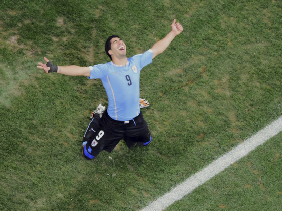 Уругваец, отбывающий дисквалификацию, принял участие в товарищеской встрече своей новой команды и отыграл 14 минут
