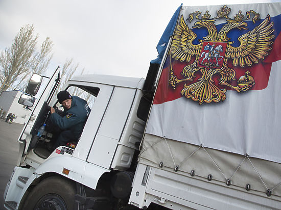 Автомобили колонны МЧС России следуют в Донецк и Луганск