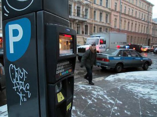 Петербургские автолюбители скоро будут платить 108 тысяч рублей в год за право парковаться в центре
