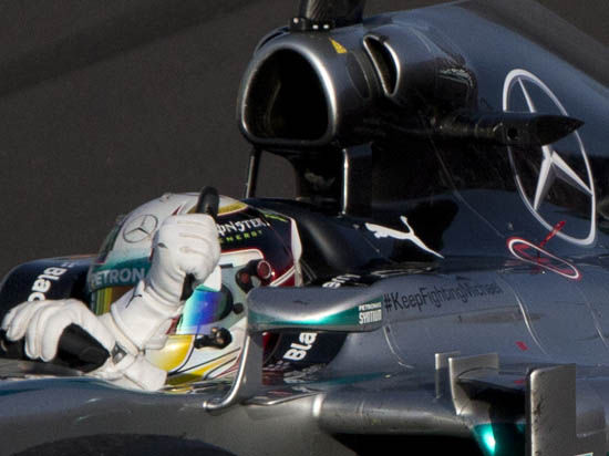 Льюис Хэмилтон наращивает лидерство в чемпионате мира по автогонкам в классе «Формула-1»