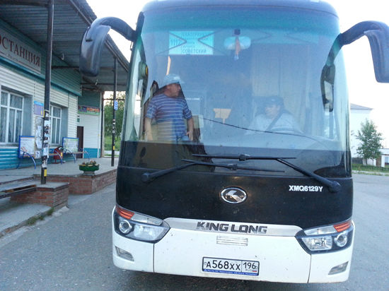 «Пиратские» автобусы семьи свердловского премьер-министра захватывают соседний регион