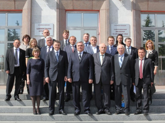 Алтай с рабочим визитом посетила официальная делегация из Сахалинской области