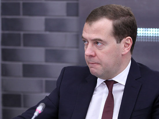 Скажет ли премьер правду о причинах падения рубля? 