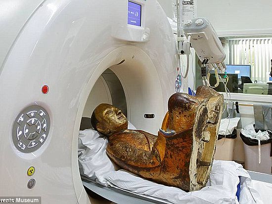 Ученые были шокированы после того, как КТ-сканировании выявило в 1000-летней статуе Будды мумифицированные останки медитирующего монаха