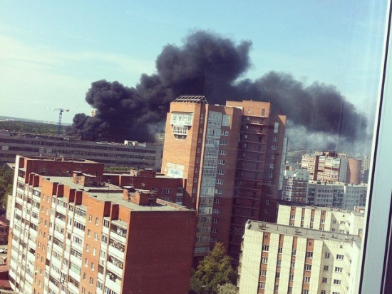 Центр Челябинска затянуло черным дымом: горела подземная парковка
