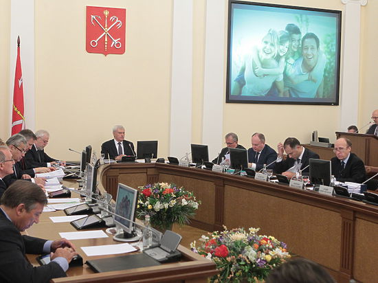Городские власти подвели итоги социально-экономического развития Петербурга за 2014 год
