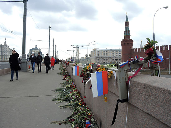 Москвичи восстановили мемориал памяти политика