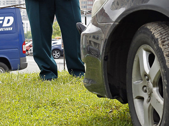 Специальные тротуары, защищающие газон от машин, могут появиться на столичных улицах в скором времени