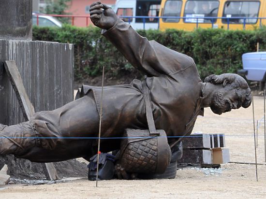 На площади Ленина откроют памятник сомнительной фигуре российской истории 
