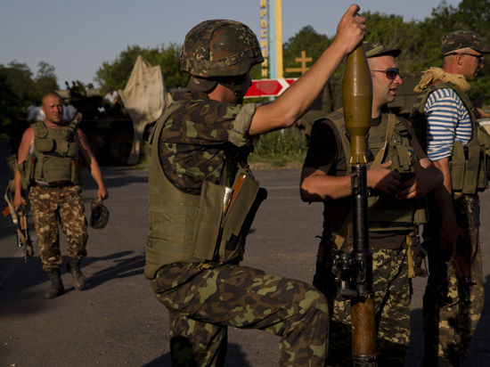 Украинские военные бьют по заводам и детским учреждениям