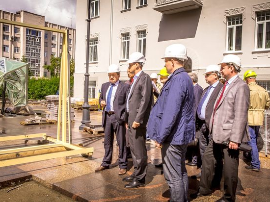 Мэр Омска проверил ход реализации проектов по благоустройству города