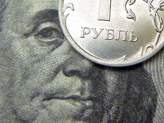 Российская валюта укрепляется на торгах в среду