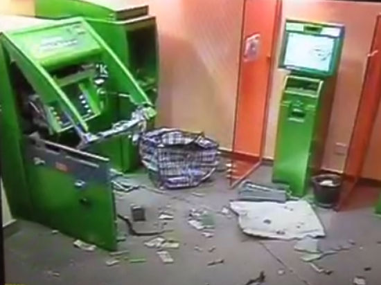 Бандиты пытались взорвать банкоматы два раза и оба - неудачно
