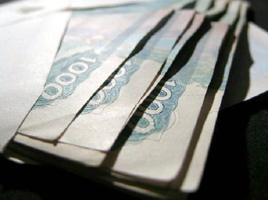 Государство задолжало россиянам триллион рублей