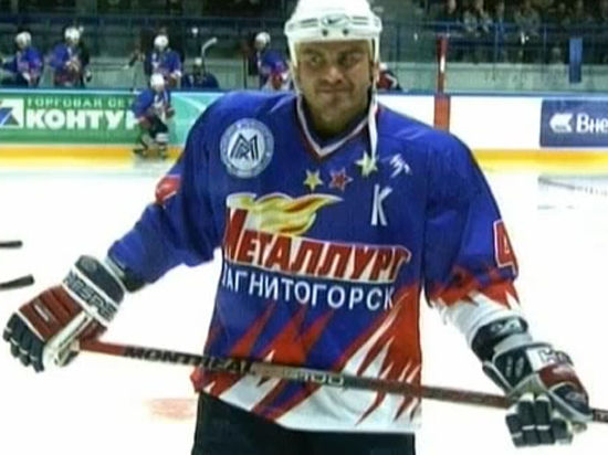 Память скончавшегося экс-хоккеиста сборной России и «Трактора» могут почтить траурными повязками на игре в Казани