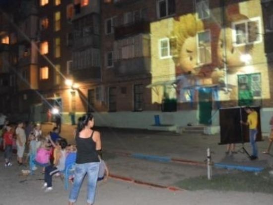 Мультперсонажи рассказали детям о правилах дорожного движения