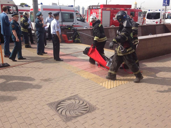 ЧП в метро: трое погибли, причиной крушения поезда мог стать ремонт пути ЧП в метро: трое погибли, причиной крушения поезда мог стать ремонт пути